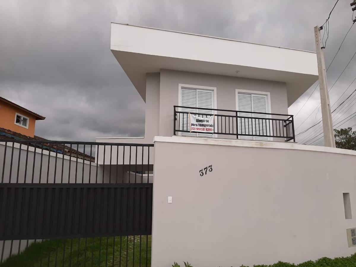 Sobrado Frente Ao Sesc, Wifi 300Mb, 2 Vagas Auto, Cozinha, Churrasqueira, Moderno E Reformado Bertioga Kültér fotó